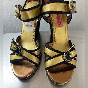 BETSEY JOHNSON… WOMENS Chic Gold and Black Wedge Sandals